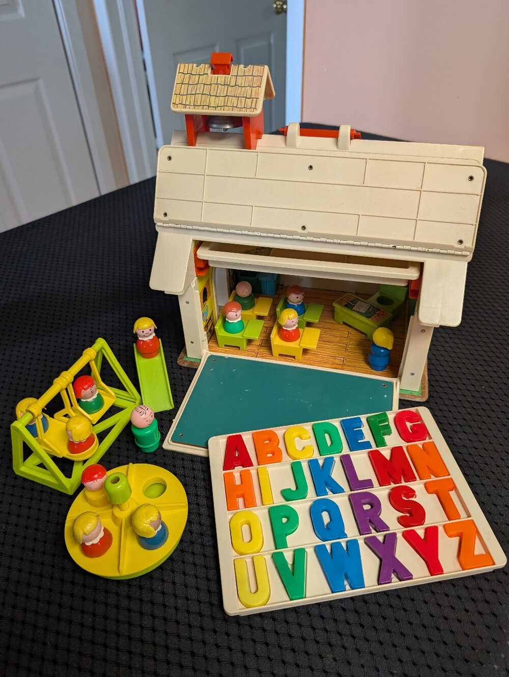 Vintage Fisher-Price Play Family School Little People #923, 1971